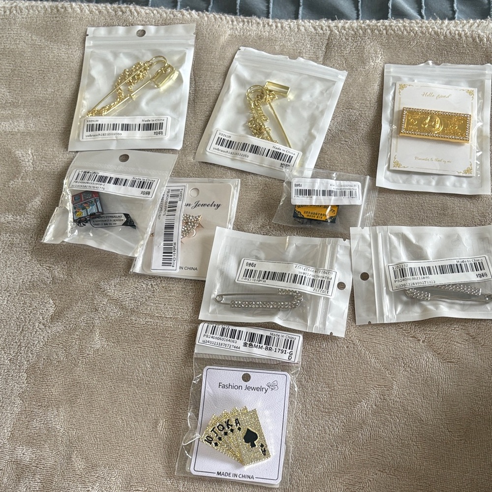 Assorted Gold and Silver Fashion Jewelry brooches